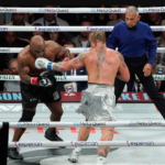 جيك بول يتفوق على مايك تايسون في مواجهة تاريخية