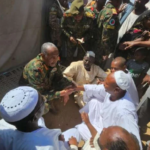 البرهان يعاين أوضاع النازحين بولاية الجزيرة