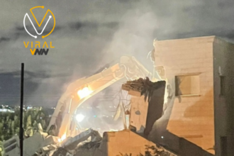 قوات الاحتلال تدمر منزل الشهيد مهند العسود في بلدة إذنا