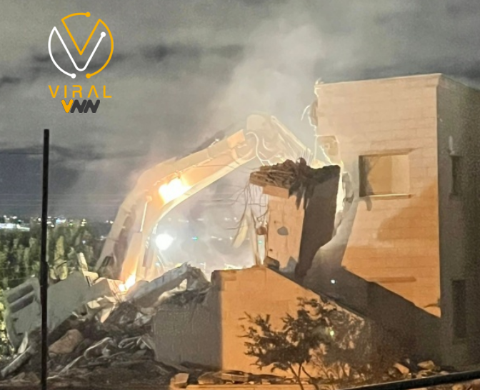 قوات الاحتلال تدمر منزل الشهيد مهند العسود في بلدة إذنا