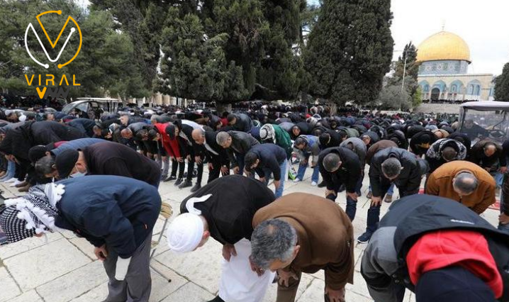 صلاة الجمعة في المسجد الأقصى تشهد حضور 50 ألف فلسطيني