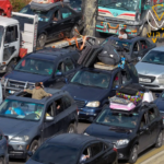 أهالي الجنوب اللبناني يعودون إلى ديارهم المدمرة