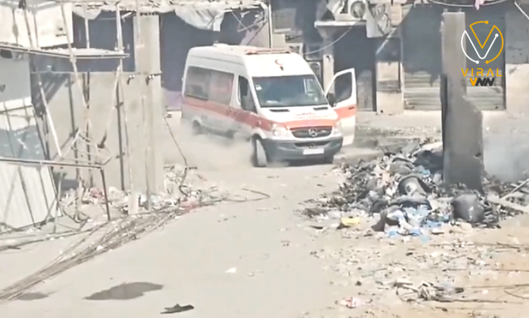 استهداف قوات الاحتلال لسيارة إسعاف أمام مستشفى كمال عدوان