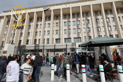 دمشق تواجه أزمة الدولارات المزورة