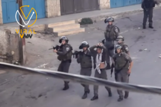 شاب فلسطيني يصف كيف تم استخدامه كدرع بشري في غزة من قبل الاحتلال