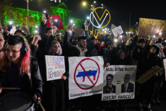 احتجاجات ضخمة في رومانيا ضد إلغاء الانتخابات الرئاسية