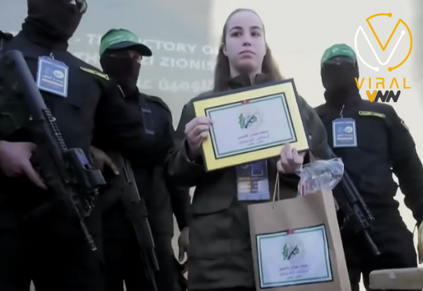 القسام تسلم الجندية آغام بيرغر إلى الصليب الأحمر