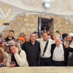 مستوطنون يقتحمون مقام يوسف بأعداد كبيرة شرق نابلس