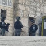 الاحتلال يقتحم السموع لتوفير الحماية للمستوطنين خلال اقتحامهم البرج الأثري